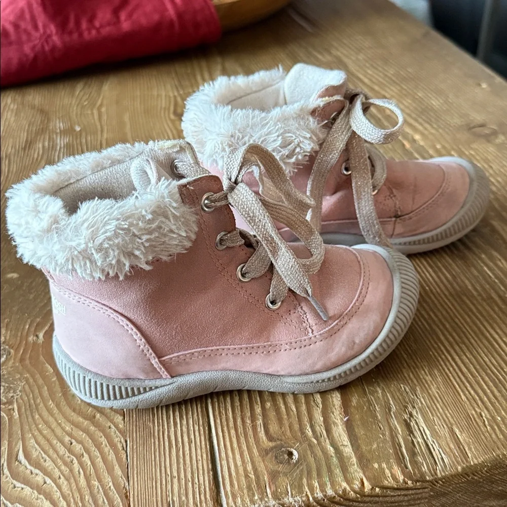 Oshkosh pink toddler girl boots with faux fur accent size 10